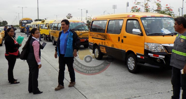 Transporte escolar institucional turístico