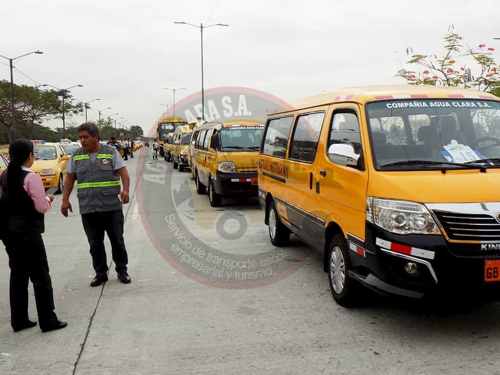 Buses de transporte escolar listos para brindar el servicio de unidades educativas en el inicio de clases 2019 - 2020