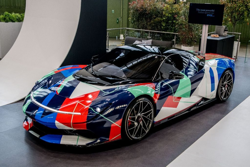 Este hypercar puro-Eléctrico representa un nuevo estándar en el rendimiento ev y el lujo que aún no se consigue por cualquier otra marca de coche establecida.